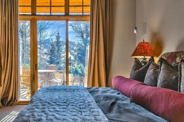 Telemark Luxury Retreat by Avantstay Stunning Views w/ Hot Tub, Theatre Room and Pool Table! - İç Mekan