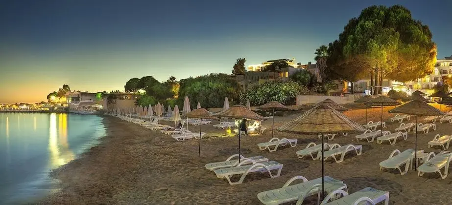 Temple Beach Hotel - Plaj