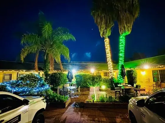 Ten Dollar Town Motel - Dış Mekan