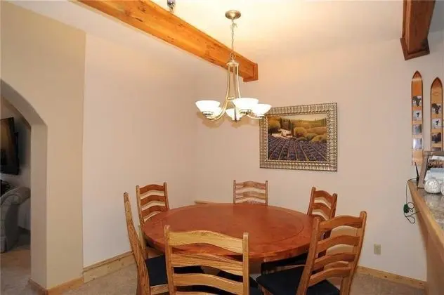 Ten Mile Suites 103 Downtown Condos with On-site Hot Tub - Oda Düzeni