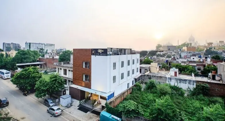Hotel Ten Square