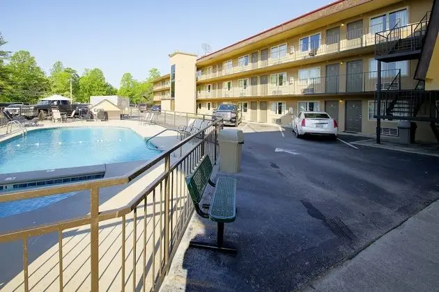 Tennessee Mountain Lodge Riverside by OYO - Havuz