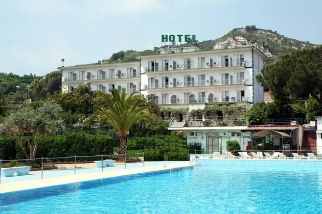 Tennis Hotel