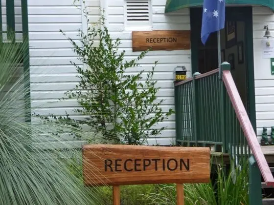 Tenterfield Lodge and Caravan Park - Lobi