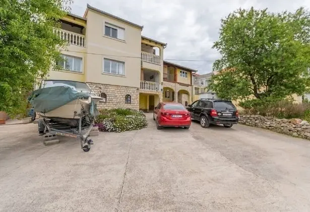 Teresa - Great Location & Parking - A1