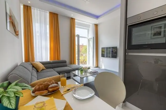 Tesla Boutique Apartments & Rooms