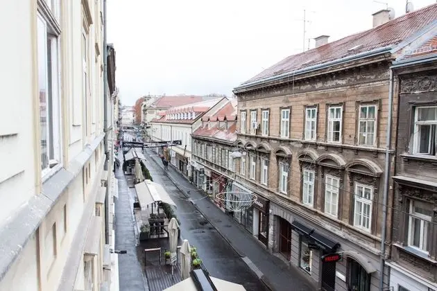 Tesla Boutique Apartments & Rooms