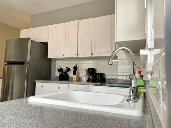 Texas Hold-em Duplex- 3BR Free Parking - Mutfak