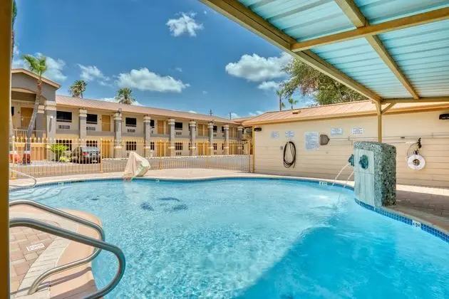 Texas Inn Donna - Havuz