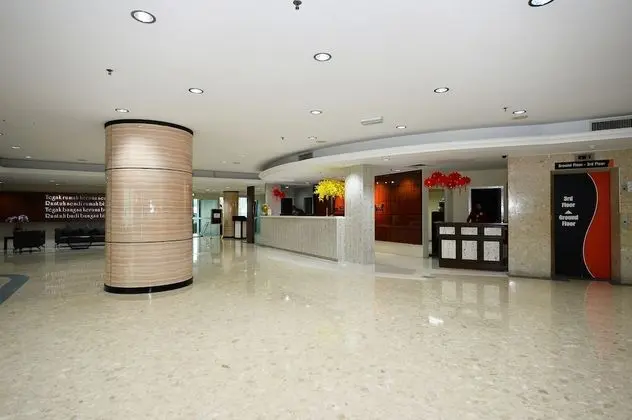 TF Riverside Hotel - Lobi
