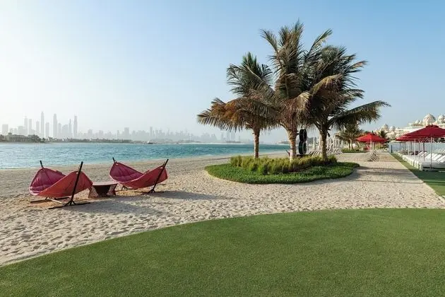 Th8 Palm Dubai Beach Resort, Vignette Collection, an IHG Hotel - Plaj