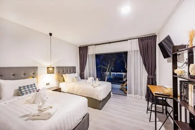 Thai Kamala Beach Front - Öne Çıkan Resim