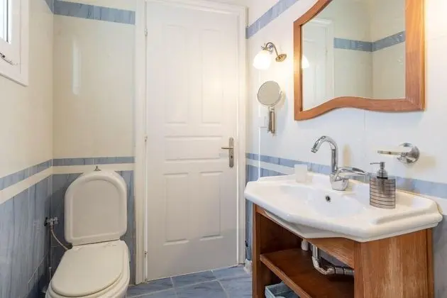 Villa Thalassa Large Private Pool Walk to Beach Sea Views A C Wifi - Banyo Tipleri