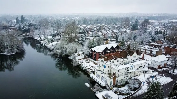 Thames Riviera Hotel