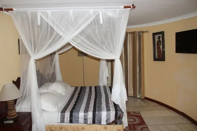 Thamole Lodge