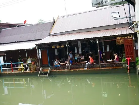 Thanicha Resort Amphawa - Yerinde Yemek