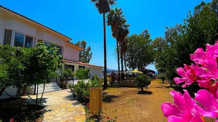 Thanos Hotel