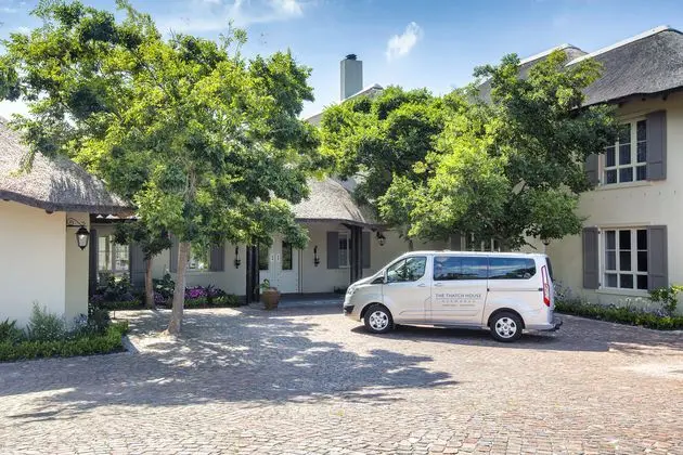 The Thatch House - Lobi