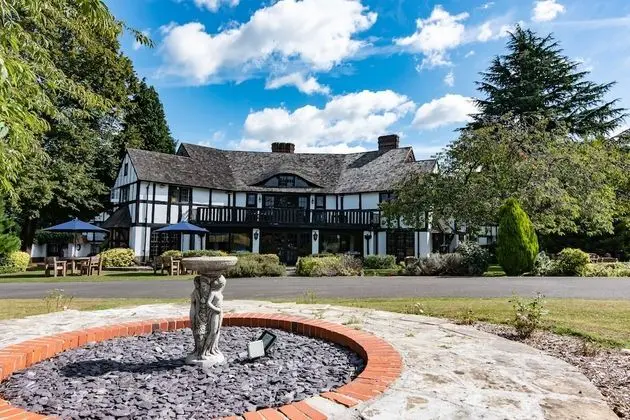 Thatcher's Hotel - Öne Çıkan Resim