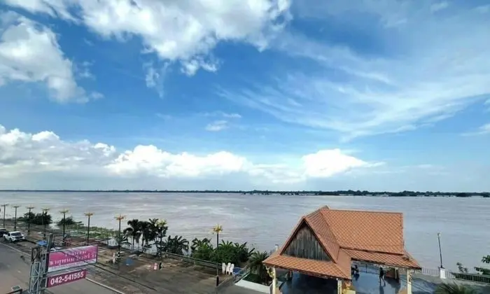 Thatphanom River View Hotel - Dış Mekan