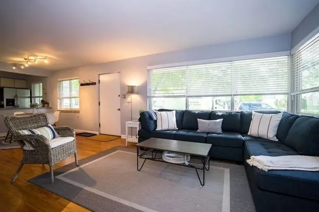 The Denver Den in Mayfair Park Enormous Backyard With Grill Sleeps 7 - Oda Düzeni