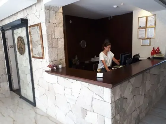 The Klazomenai Marine Hotel - Lobi