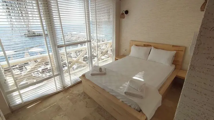 The Roof ADA - Oda