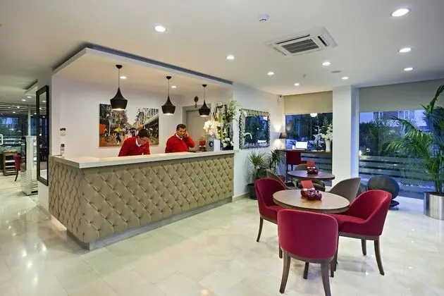 The Room Hotel & Apartments - Lobi