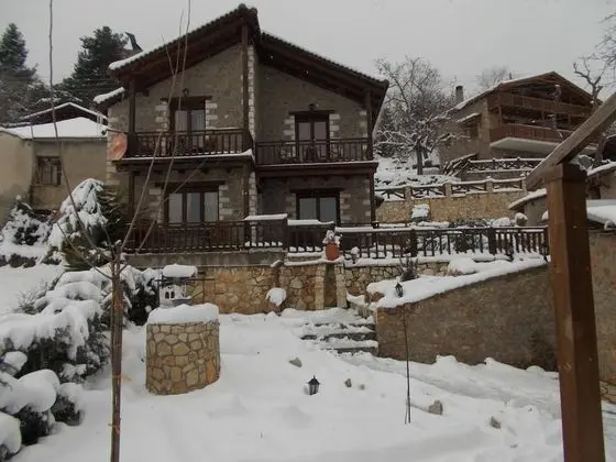 Theasis Guesthouse - Dış Mekan
