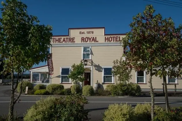 Theatre Royal Hotel Kumara
