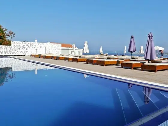 Theo Sunset Bay Holiday Village