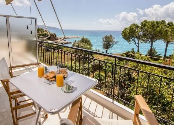 Theodora Apartments - Konum Öne Çıkanlar