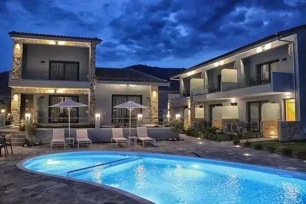 Theros Villas & Suites