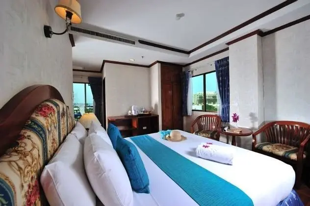 Thipurai City Hotel