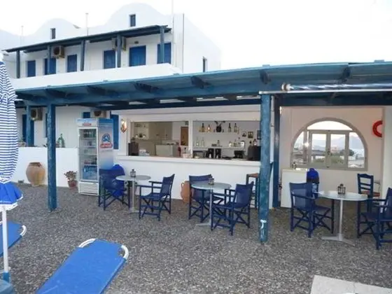 Thira's Dolphin - Bar