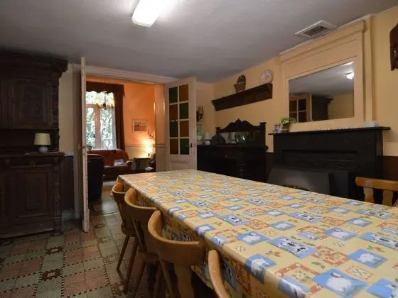 This Plain House is Very Suitable for Groups - Yerinde Yemek