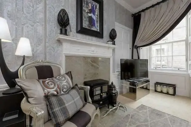 Thistle Street Luxury Apt in the Heart of the City