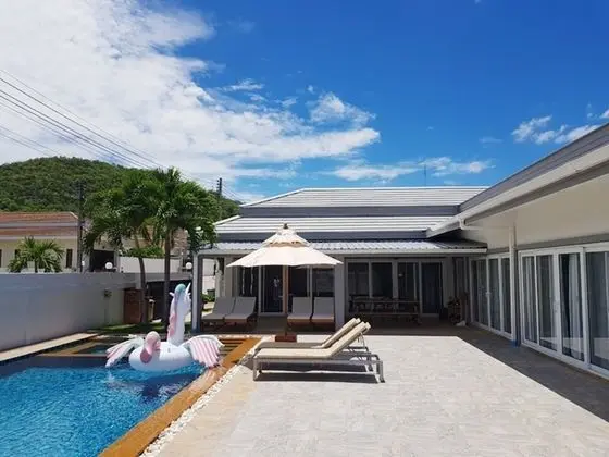 Thiva Pool Villa Plus Hua Hin