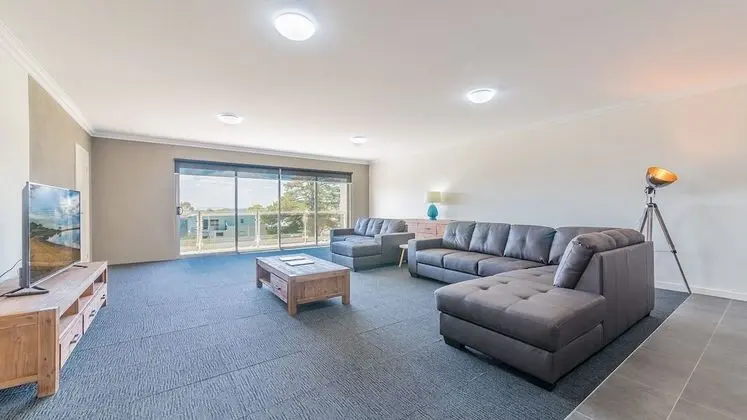 Thompson Avenue Apartments No.1 - Öne Çıkan Resim