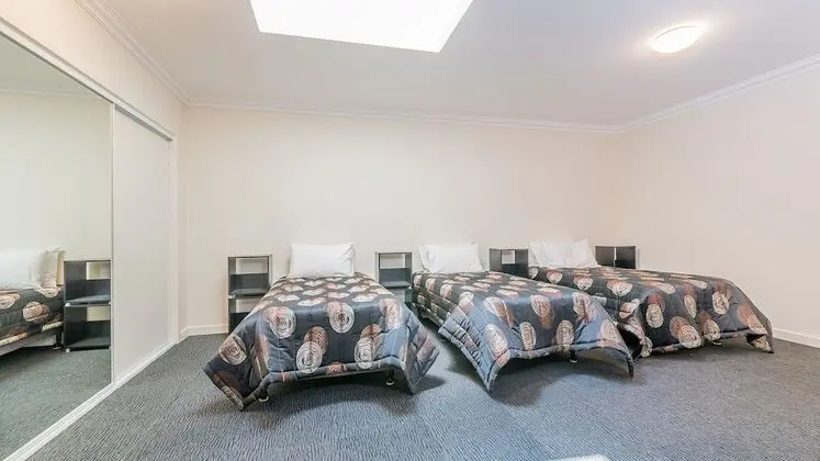 Thompson Avenue Apartments No.2 - Oda