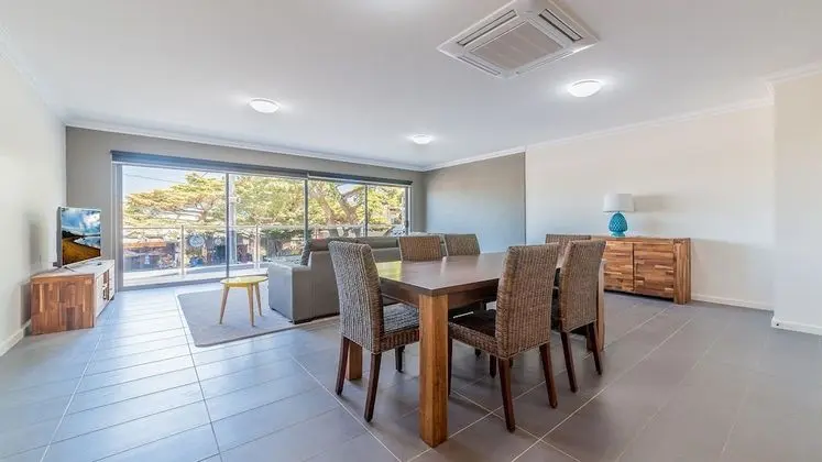 Thompson Avenue Apartments No.2 - Öne Çıkan Resim