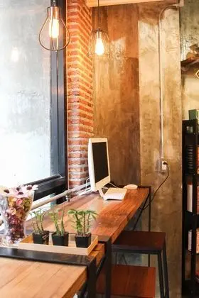 THONGLOR TRAVELLERS HOSTEL AND CAFE