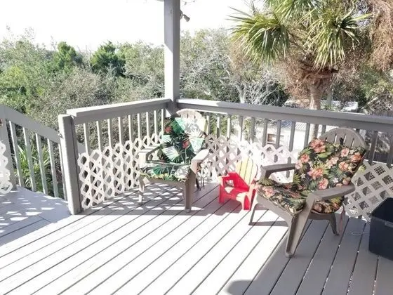 Three Bedroom, 2 Bath With Amazing Views From Balcony - Hidden Treasure