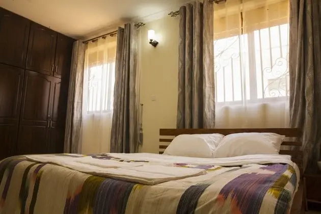 Three Bedroom art themed apartment - Oda