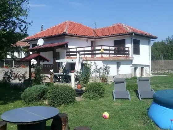 Three Bedroom House With Garden Only 10 km From Veliko Tarnovo