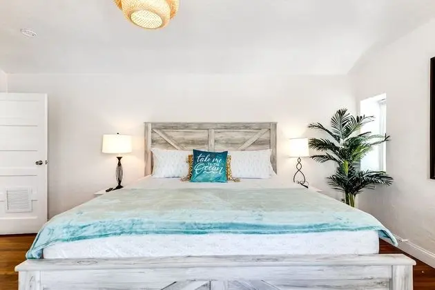 Three Bedroom Three Bath Townhouse - Oda