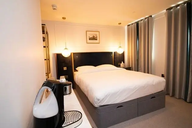 Three Falcons Hotel - Oda