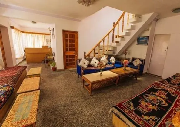 Hotel Three Roses - Lobi
