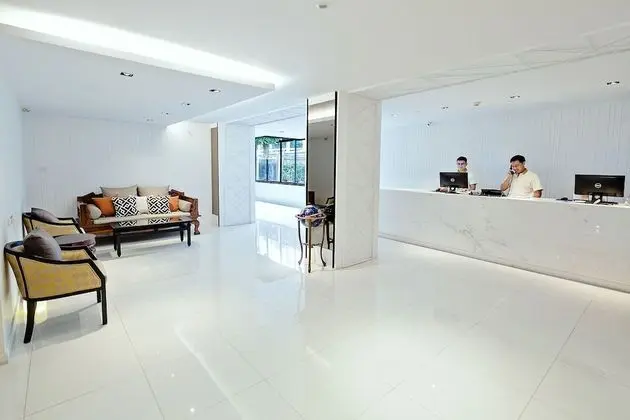Three Sukhumvit Hotel - Lobi