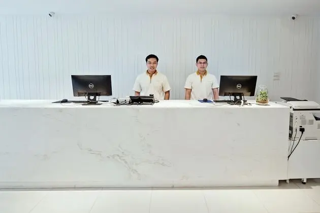 Three Sukhumvit Hotel - Lobi